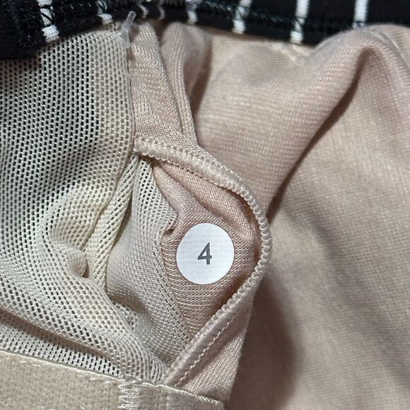 Lululemon Power Y Tank Luon Capilano Womens Tank Top 4 Black & White Striped - Picture 6 of 9